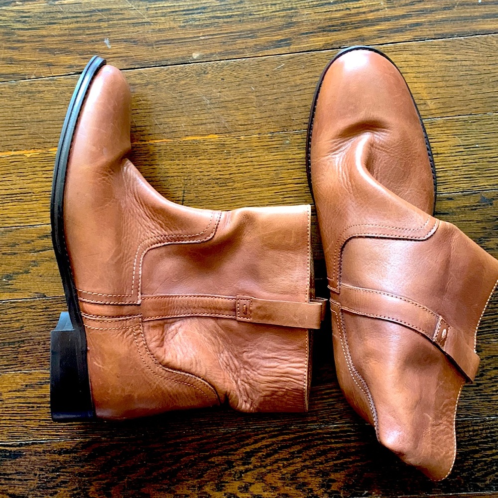 Tan/brown leather style boots